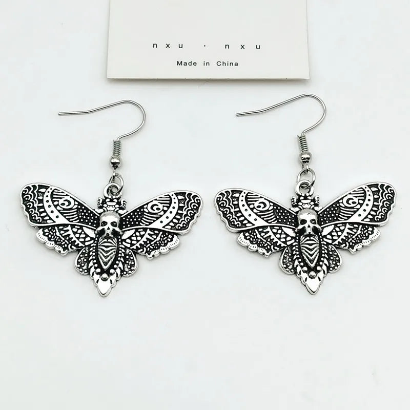 Brinco gótico mariposa de caveira
