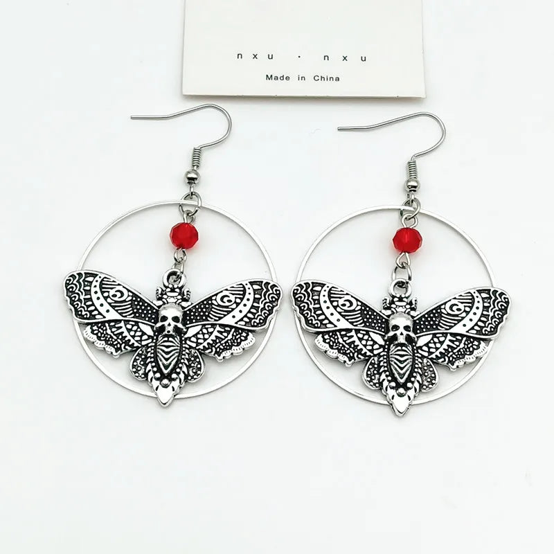 Brinco gótico mariposa de caveira