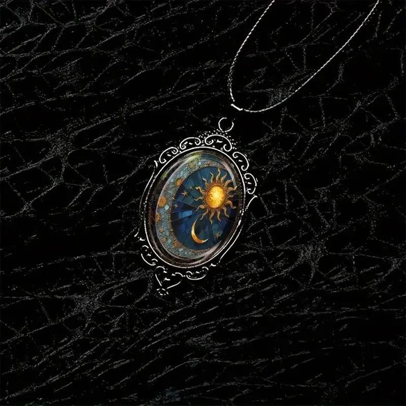 Colar Gótico com Pendente de Sol, Lua e Estrelas